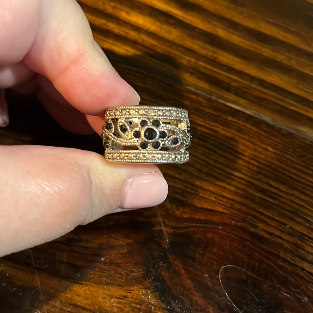 Silver black stone ring